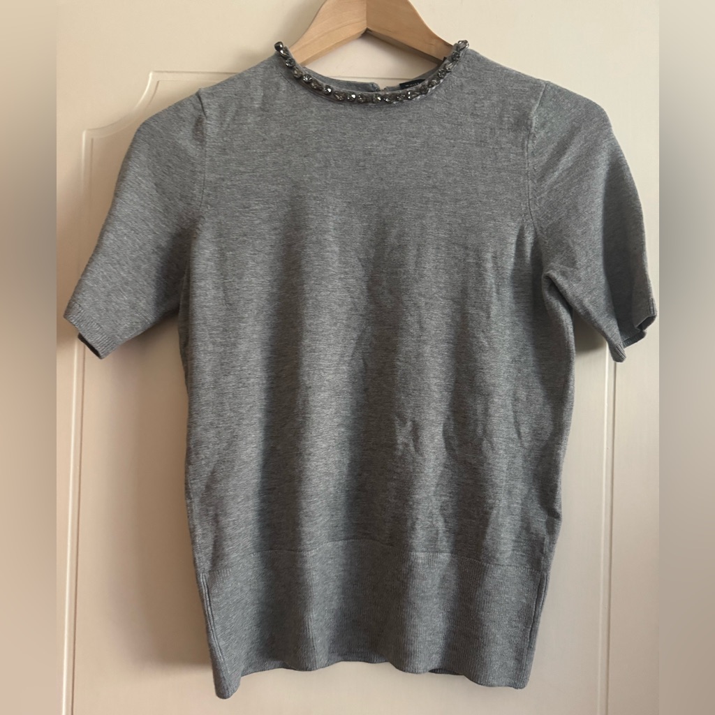 White House Black Market Womenâs Gray Short Sleeve Gray Sweater Jeweled Collar|